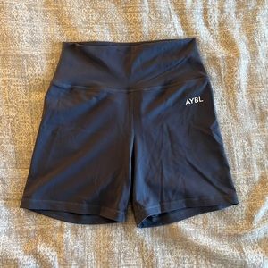 Be AYBL shorts size small